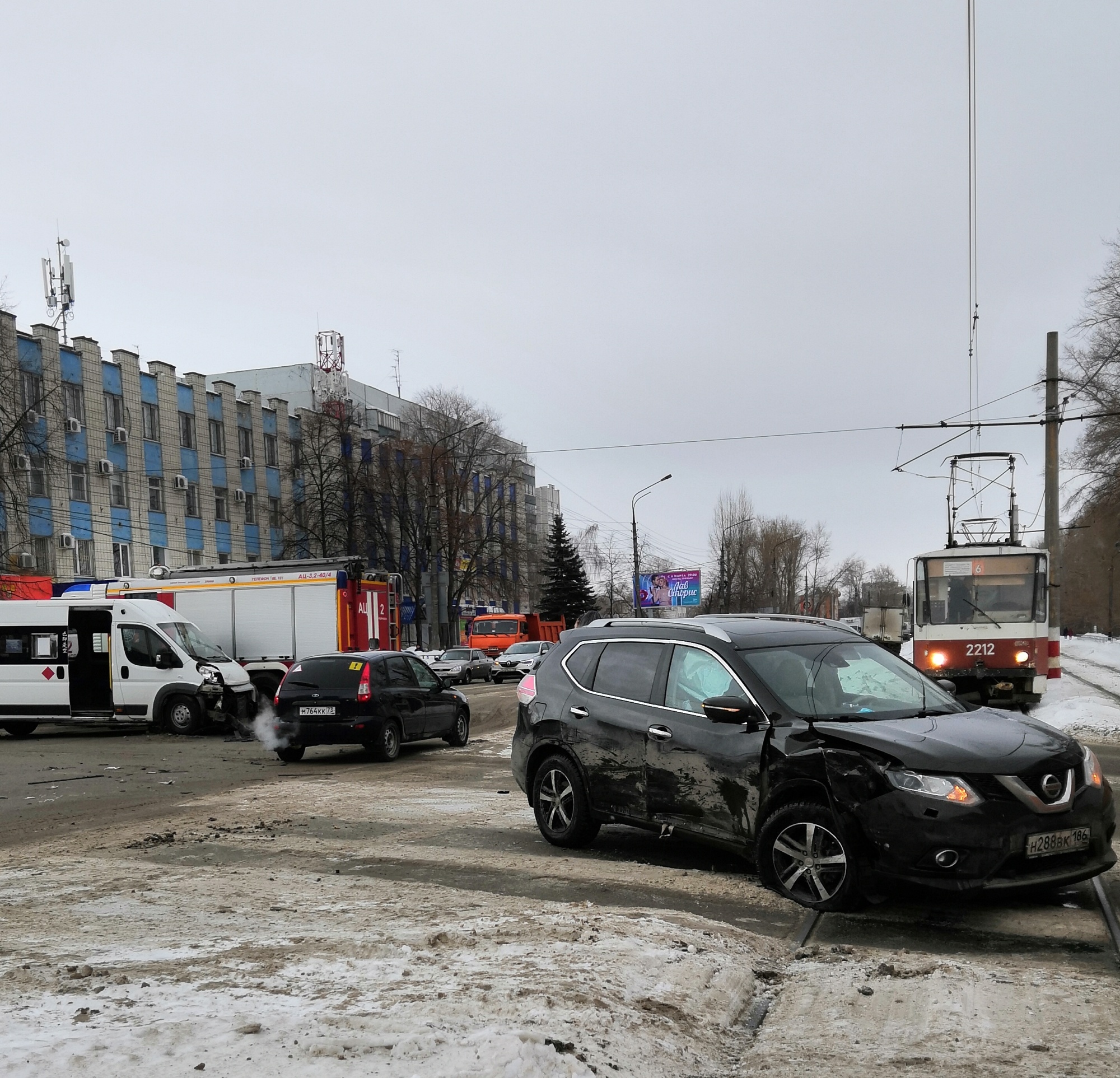 Пожарно-спасательные подразделения приняли участие в ликвидации ДТП в г.  Ульяновске - Оперативная информация - Главное управление МЧС России по  Ульяновской области