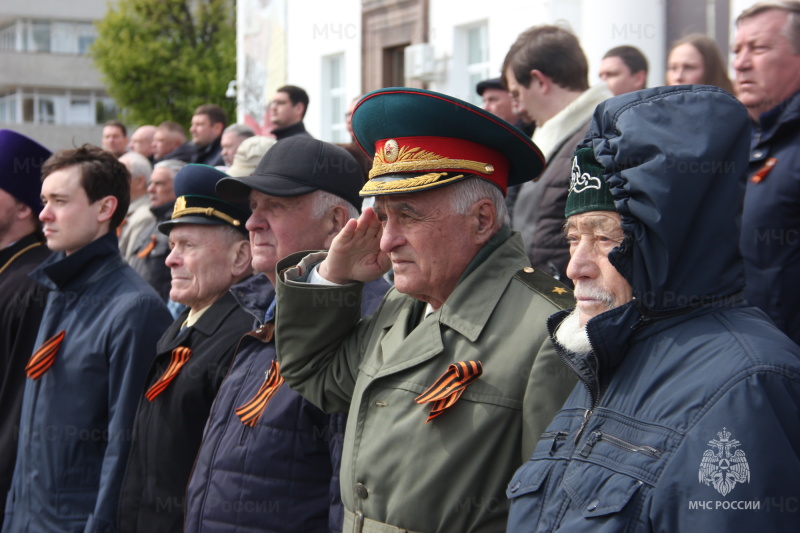 На             Соборной площади – парадный расчет Главного управления МЧС России по Ульяновской области