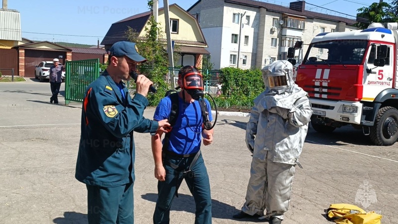 В Международный день защиты детей сотрудники МЧС России приняли участие в праздничных мероприятиях