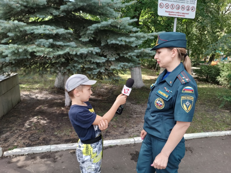 Сотрудники регионального МЧС приняли участие в записи программы "ДВести"