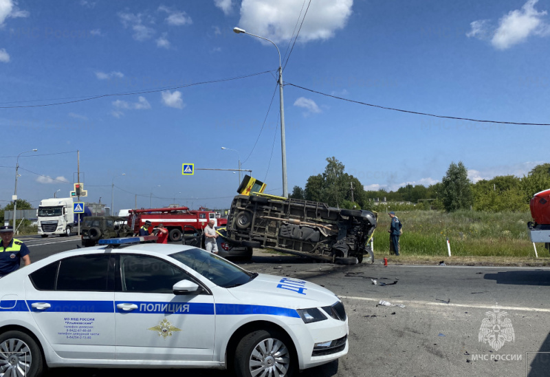 Пожарно-спасательные подразделения ликвидировали ДТП в Ульяновском районе