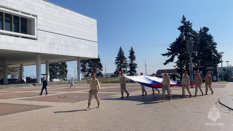 Государственному флагу Российской Федерации — 30 лет