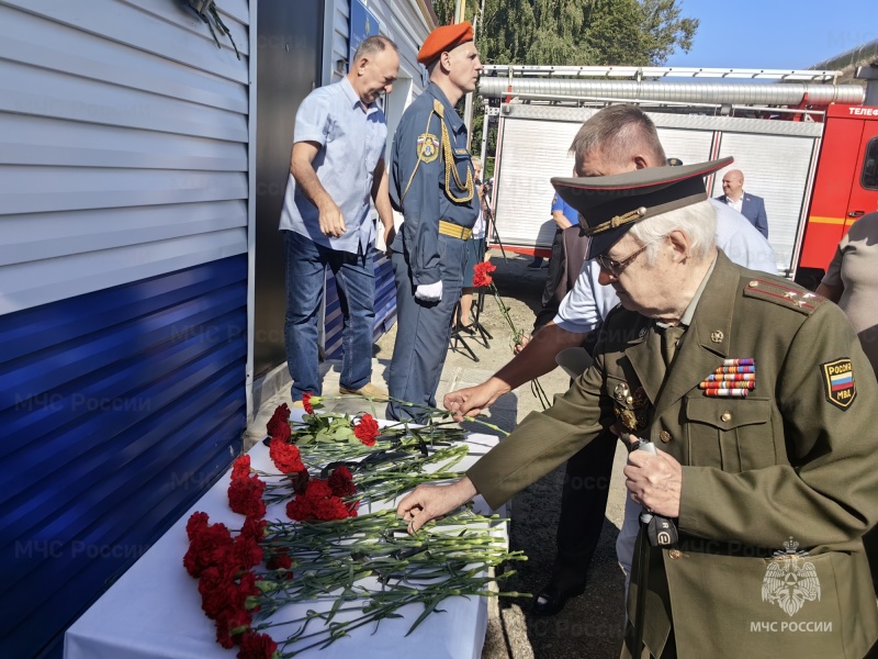 В Ульяновске открыли памятную доску, посвященную ветерану пожарной охраны Вячеславу Салкову