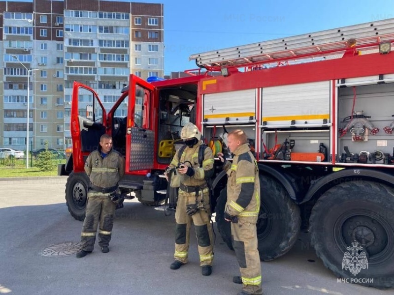 Огнеборцы 4-ПСЧ побывали в гостях у дошколят