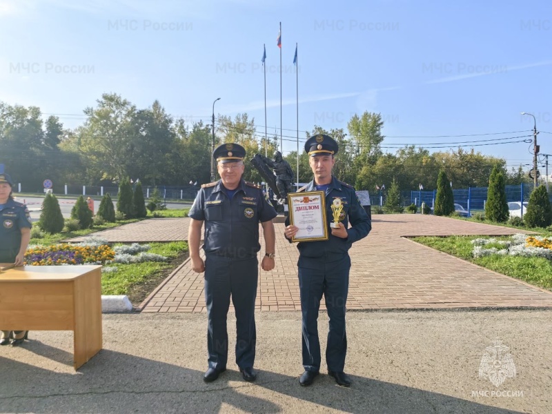 Лучшие сотрудники ведомства получили награды