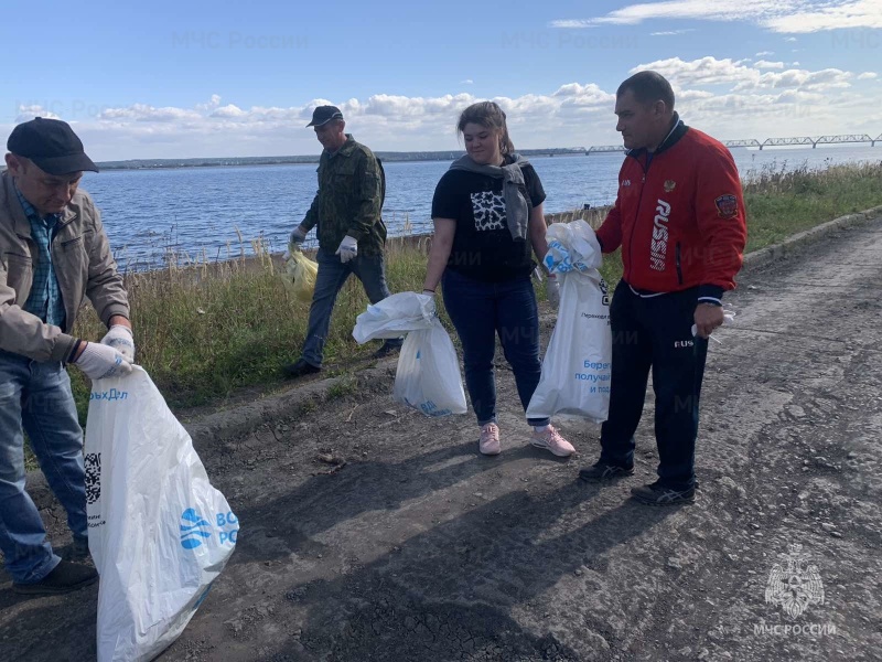 Сотрудники регионального МЧС приняли участие во Всероссийской акции «Вода России»