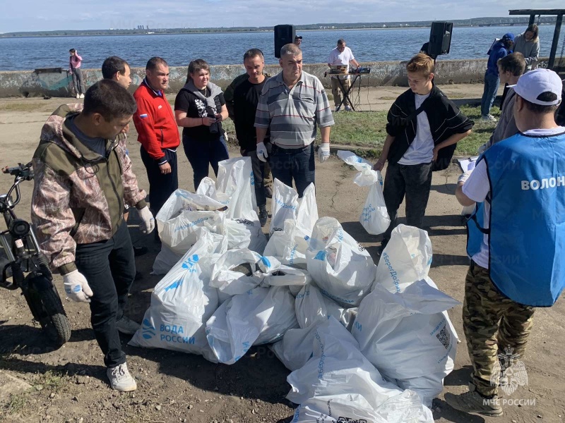 Сотрудники регионального МЧС приняли участие во Всероссийской акции «Вода России»