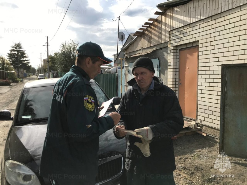 Сотрудники МЧС России напоминают гражданам, как обезопасить жилье в отопительный сезон