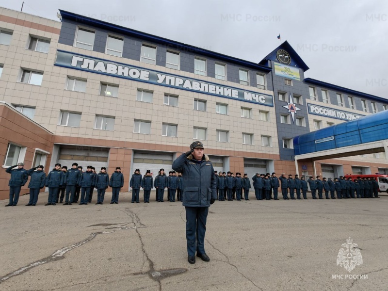 В День Героев Отечества сотрудники МЧС России приняли участие в памятных мероприятиях