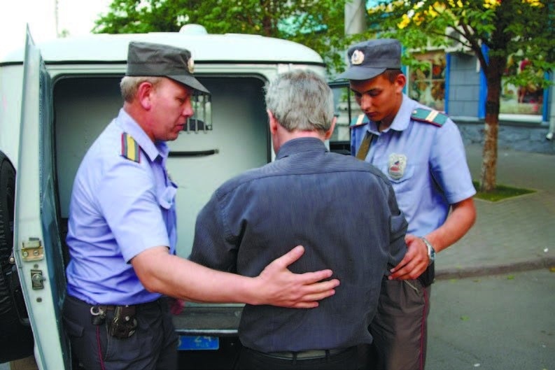 Восстановление и поддержание порядка в районах, пострадавших при ведении военных действий или вследствии этих действий а также вследствие чрезвычайных ситуаций природного и техногенного характера